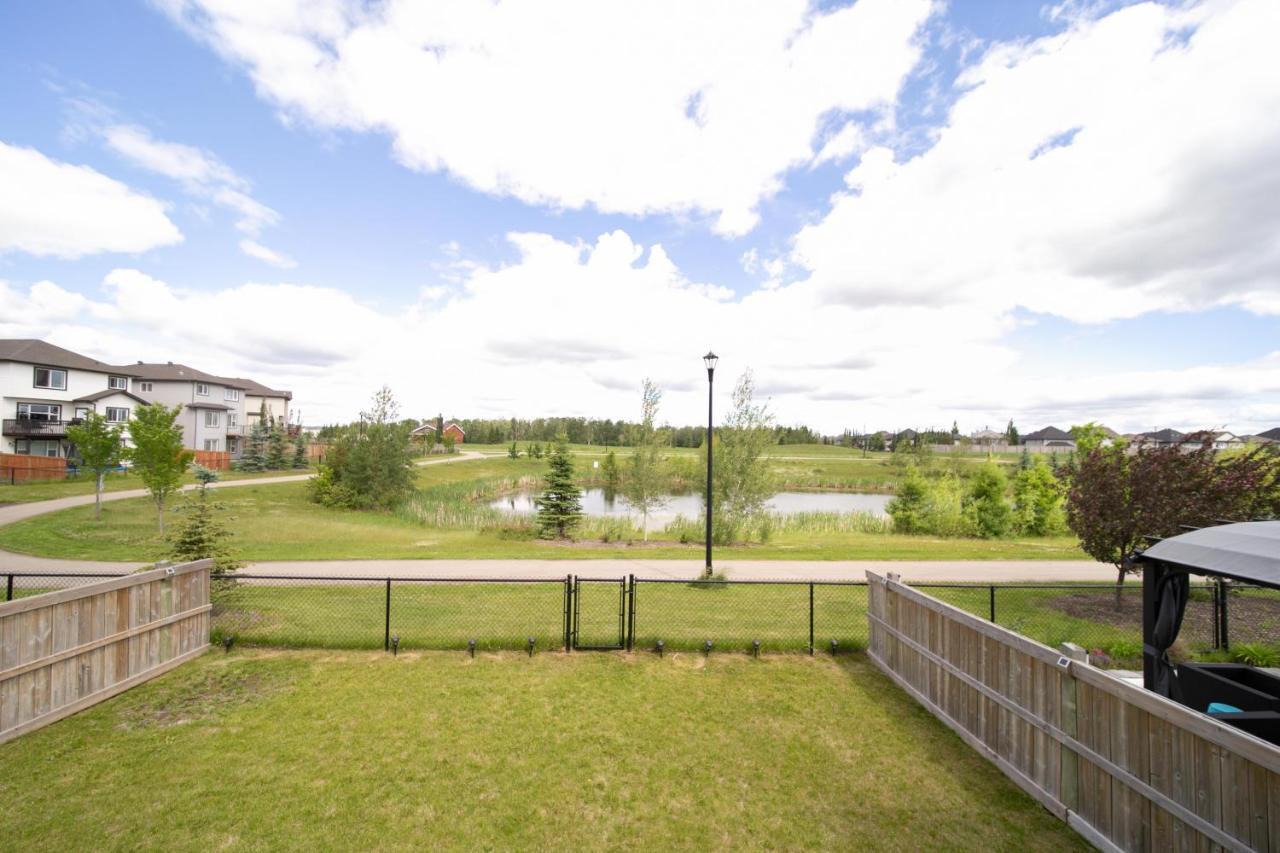 Lakeview Luxury Home - Double Garage Parking - Foosball Table - King Beds - Fast Wi-Fi -Free Netflix Edmonton Zewnętrze zdjęcie