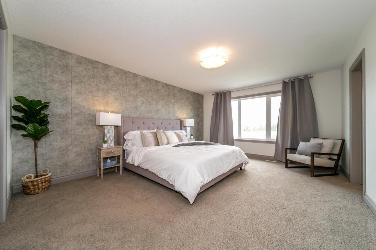 Lakeview Luxury Home - Double Garage Parking - Foosball Table - King Beds - Fast Wi-Fi -Free Netflix Edmonton Zewnętrze zdjęcie