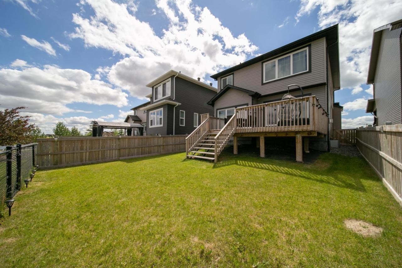 Lakeview Luxury Home - Double Garage Parking - Foosball Table - King Beds - Fast Wi-Fi -Free Netflix Edmonton Zewnętrze zdjęcie