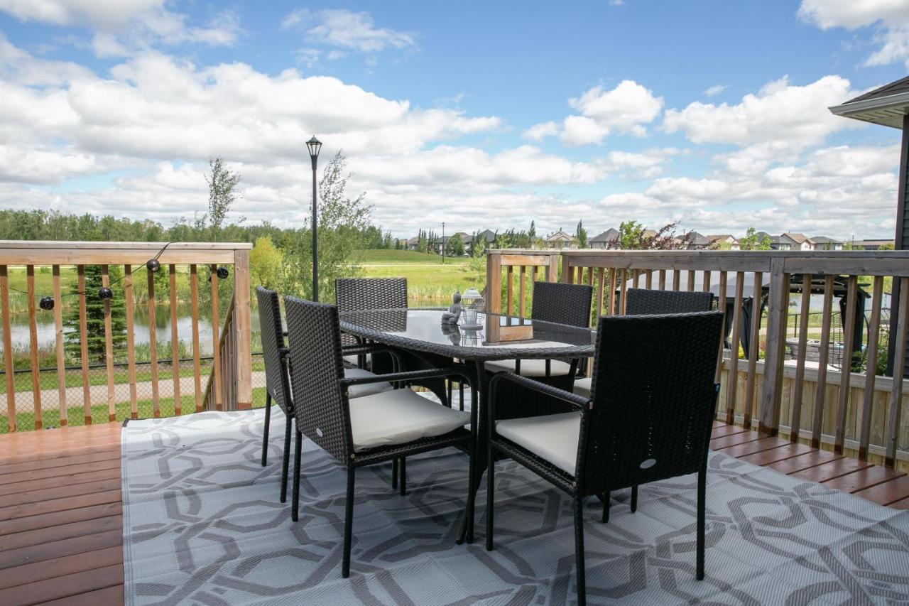 Lakeview Luxury Home - Double Garage Parking - Foosball Table - King Beds - Fast Wi-Fi -Free Netflix Edmonton Zewnętrze zdjęcie